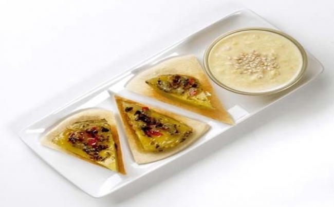 Salsa de garbanzos con pan pita